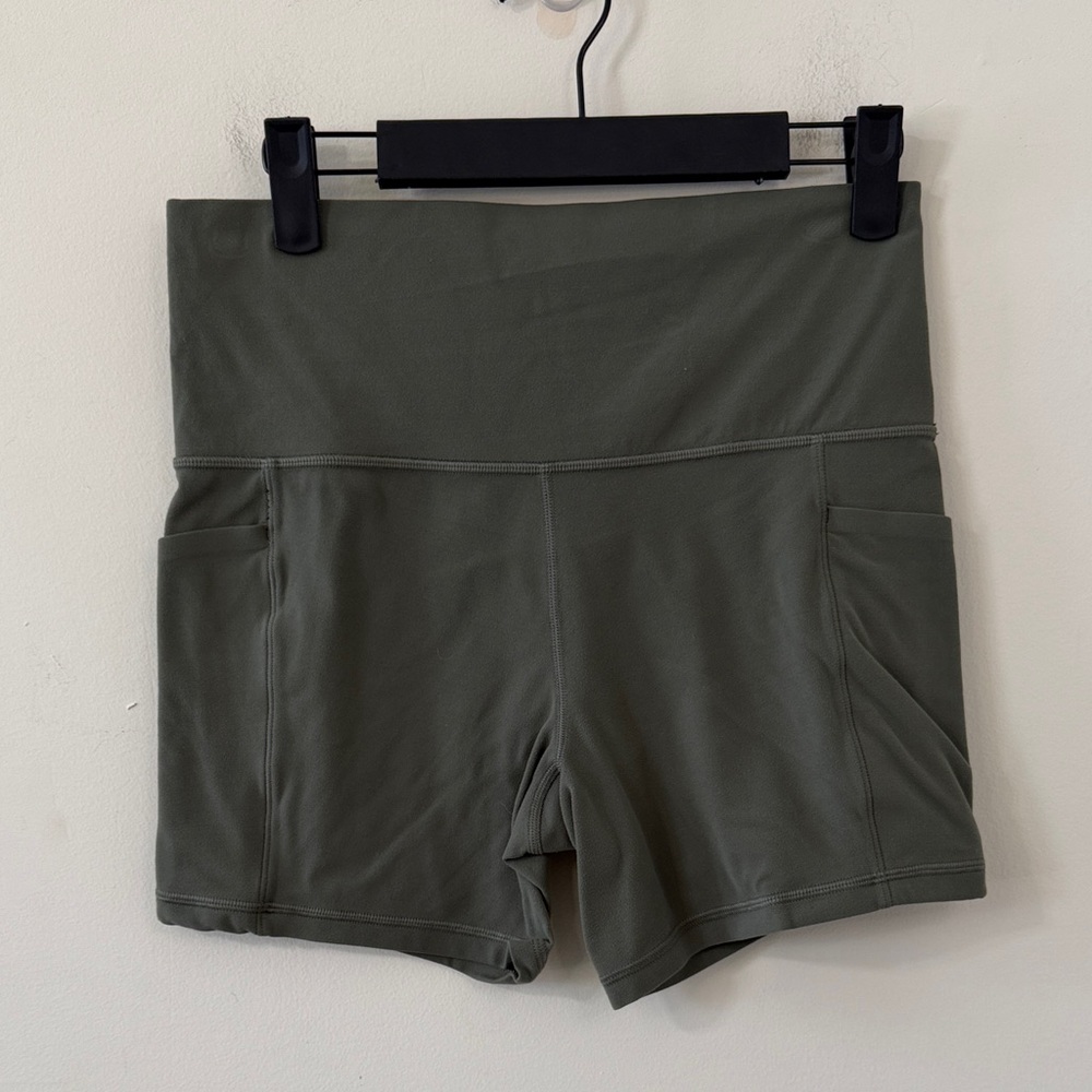 Athleta Salutation Stash High Rise 5" Short Moss Size Medium - Picture 4 of 8